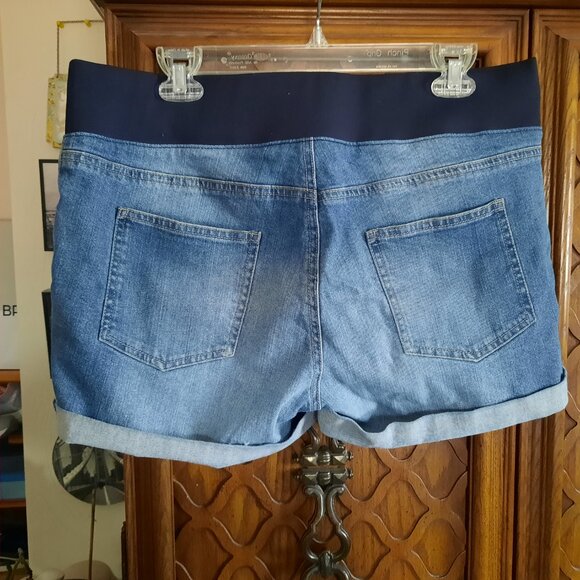 Great Expectations Distressed Maternity Denim Jean Shorts  - Size L - Picture 6 of 14